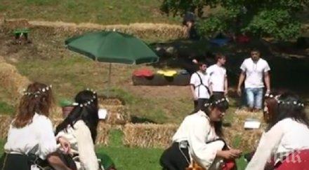 хиляди пристигнаха фолклорен събор местността леденика враца