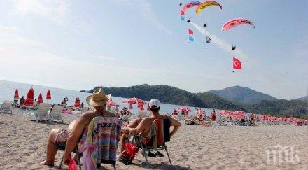 безумие туристи оплакват мокро басейните