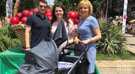 първо пик мая манолова заведе внучето празника черешата кюстендил снимка