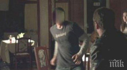 кръчмарска история клиент наби сервитьорка барман пускали правилната музика