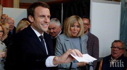 президентска традиция семейство макрон смятат вземат куче елисейския дворец