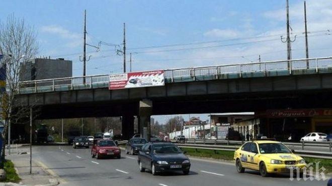 Нови задръствания! Затварят стария мост Чавдар