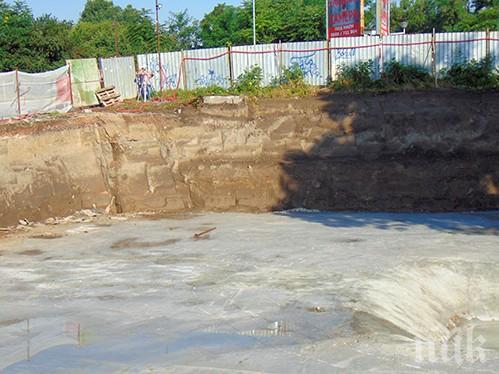 Скандал на седмицата! Могила с ценни артефакти в Пловдив затрупана с тонове бетон