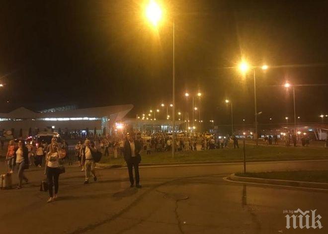 От последните минути! Край на паниката - пуснаха движението на коли в района на Летище София (СНИМКИ)