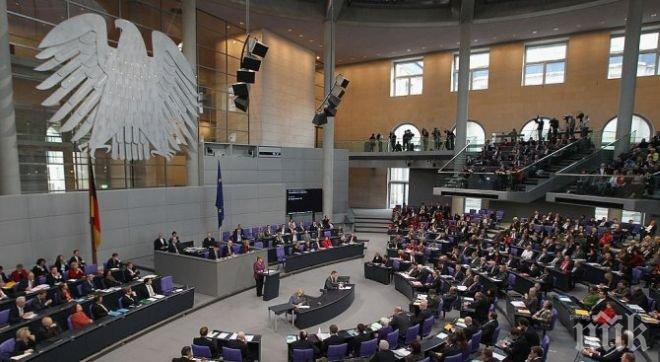 Германският  парламент почете със специално заседание Хелмут Кол 