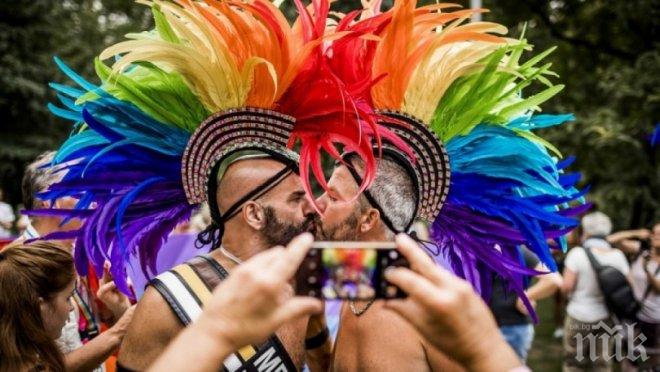 НЯМА ПРОШКА: 30 задържани на гей парад в Турция