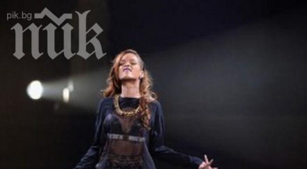 вижте риана забавлява кулисите снимки