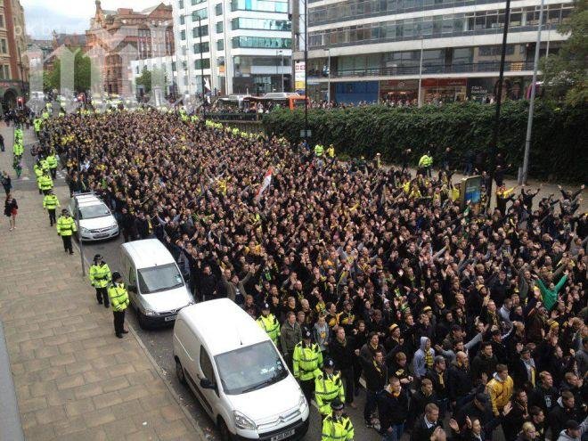 Фенове на Борусия (Д) се пердашат на опашка за билети за мача с Реал