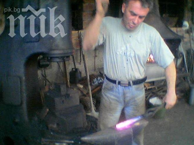 Човекът факла пред президентството: Вече не искам да умирам