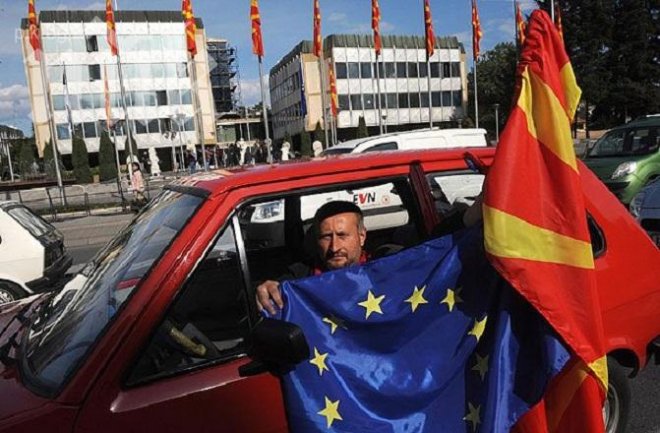 Скопие вече не претендира за 750 000 македонци в България