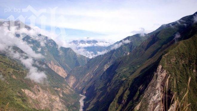 Автобус падна в Андите, най-малко 26 загинали