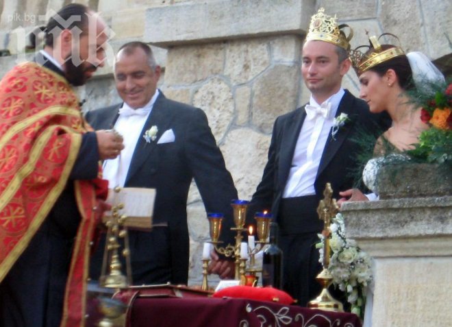 Бойко гласи кумеца си Николай Младенов за дипломат