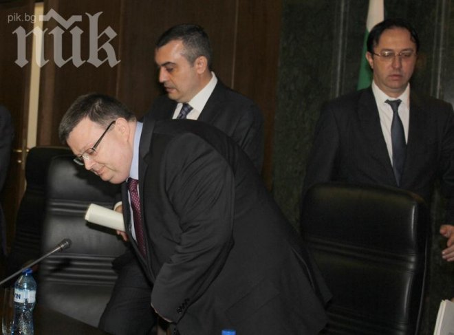 Цацаров спасил по масонска линия Роман Василев от скандал със СРС-та