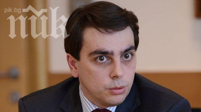 Министър Асен Василев: Правим модел за спиране на поскъпването на тока