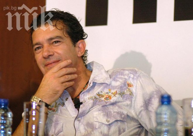 Бандерас на снимки в София, идва и жена му