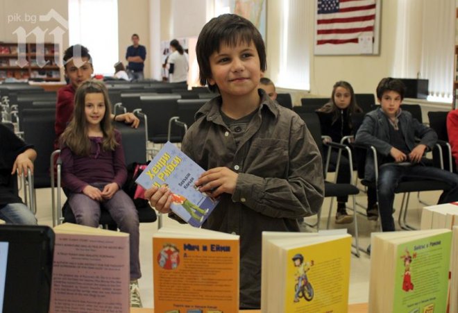 8-годишен фен на Бевърли Клиъри шампион в деня Остави всичко друго и чети (Снимки)