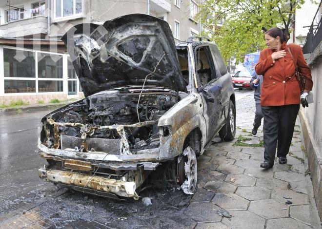 Запалиха джип на шеф на общинска фирма в Хасково