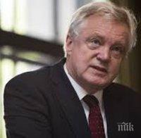 Прозрение! Британски министър смята, че Брекзит е по-сложен от кацането на Луната
