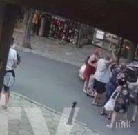 ШОКИРАЩО! Намахан шофьор нападна слепи туристи в Несебър (ВИДЕО)