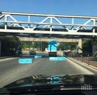 Камион заседна под Железния мост в Пловдив