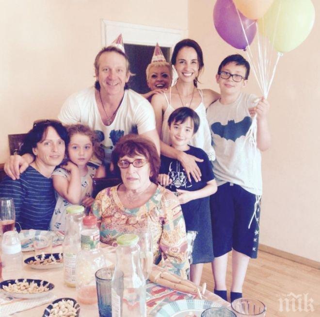 Радина и Деян посрещнаха гости за първия рожден ден на сина си (СНИМКИ)