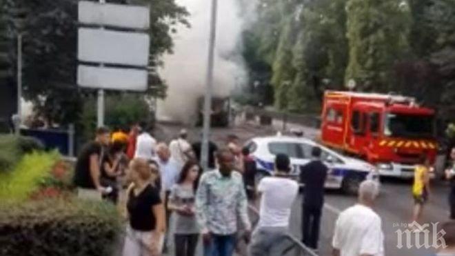 ИЗВЪНРЕДНО В ПИК! Взривиха автобус във Франция (ВИДЕО)
