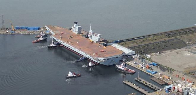 За първи път! Най-големият кораб на Военоморските сили на Великобритания напуска пристанището на Шотландия