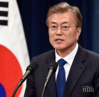 Президентите на Съединените щати и Южна Корея са обсъдили новото търговско споразумение и ситуацията около КНДР