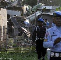 Трагедия! Двама души загинаха при катастрофа на спасителен хеликоптер в Индонезия