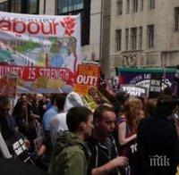 Хиляди излязоха на протест в Лондон, искат оставката на Тереза Мей