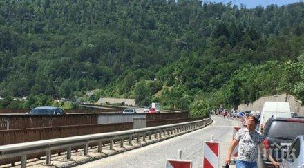 аварирал тир предизвикал огромната тапа магистрала хемус