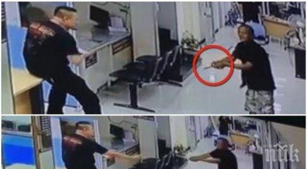 удивителна история отчаян мъж влетя нож полицейско управление направи офицер изуми целия свят видео