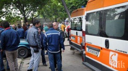 докога нападнаха екип спешна помощ софия заради закъсняла линейка недоволни бият шамари шофьора заплашват медиците