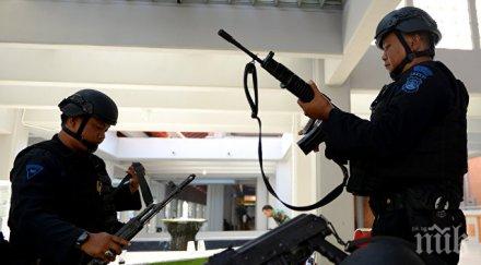 развръзка индонезийската полиция застреля нападателят ранил двама джамия