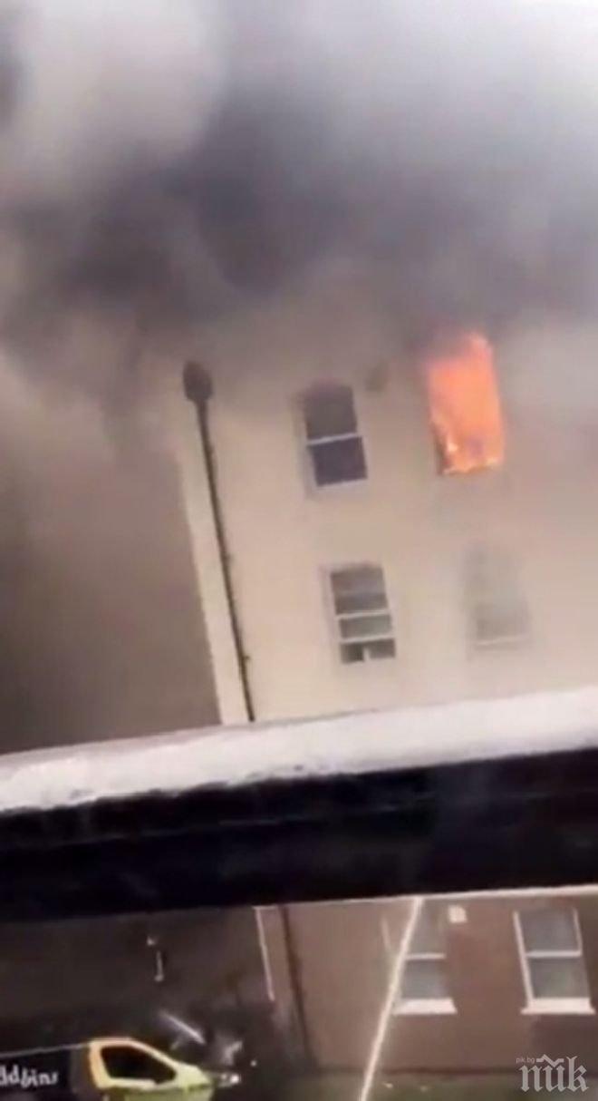 Огнен ад! Евакуираха над 60 души от жилищна сграда в Сингапур заради пожар