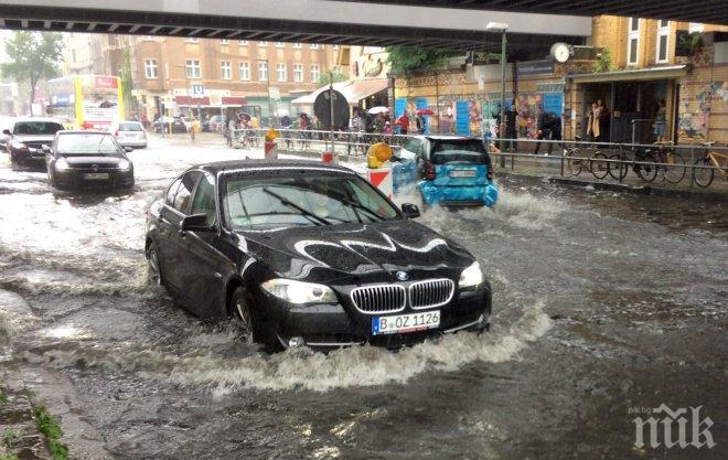 Потоп в Берлин! Обявиха извънредно положение (ВИДЕО)