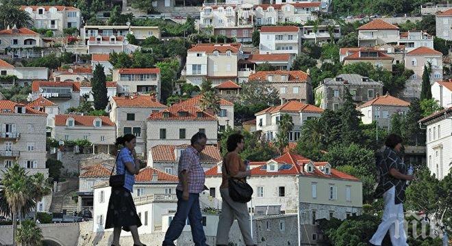 Екшън! Психично болен разстреля лекаря си с автомат