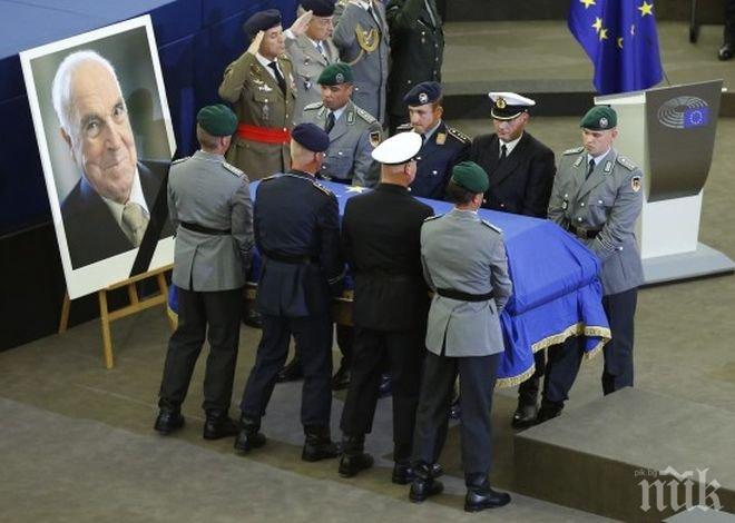 Европа отдава почит на Хелмут Кол в Страсбург