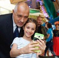 Борисов с жест към малчуганите от 
