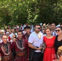 Синът на Никълъс Кейдж учи български в Копривщица 