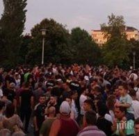 БЕЗ ЕКСЦЕСИИ! Петият протест в Асеновград приключи, жандармерията остава на място