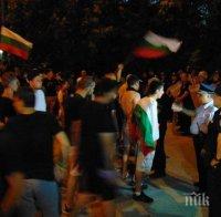Напрежението в Асеновград не стихва! Протестиращи поискаха оставката на кмета на града