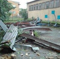 бурята отнесе покрив училище търговище снимки