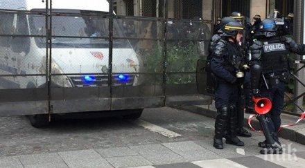 шок около 100 потенциални терористи франция имат лиценз оръжие