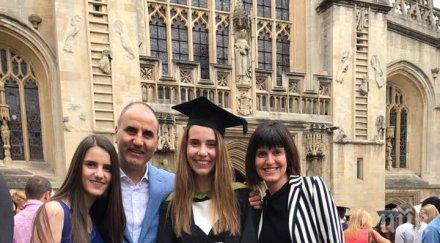 ексклузивно пик цветанов горд баща цялото семейство англия бакалавърската диплома дъщеря снимки
