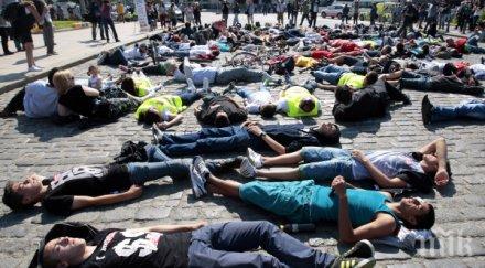 граждани излизат протест войната пътищата