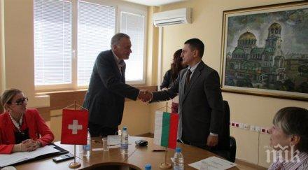 патрулки сканират номера крадени коли