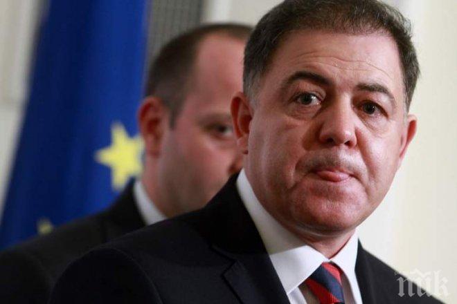 Бившият министър на отбраната чака признание от президента Радев в съда