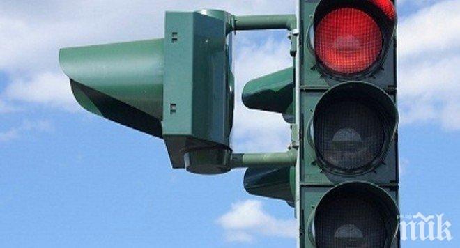 Светофар падна върху кола в Монтана