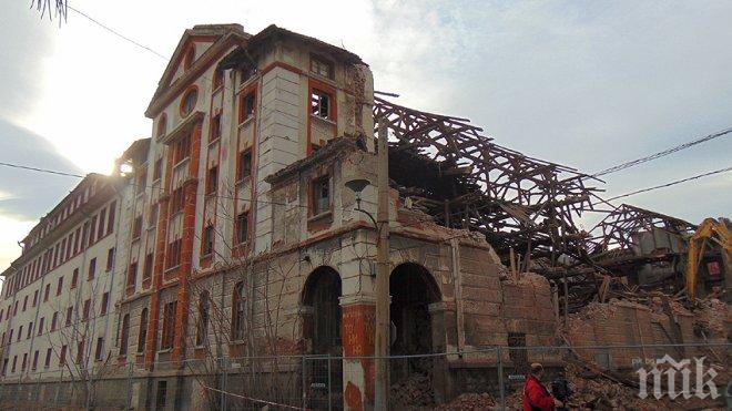 Прокуратурата внесе обвинителен акт срещу двама за незаконно разрушаване на Тютюневия склад в Пловдив